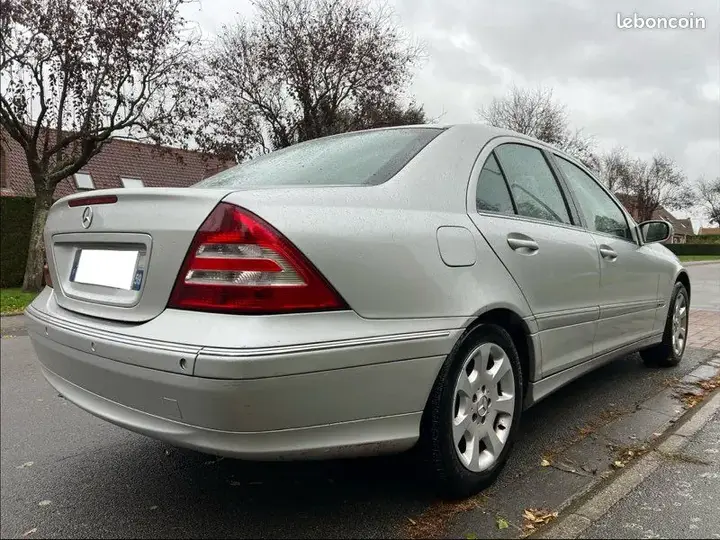 Mercedes-Benz C-Class 2005 photo 2