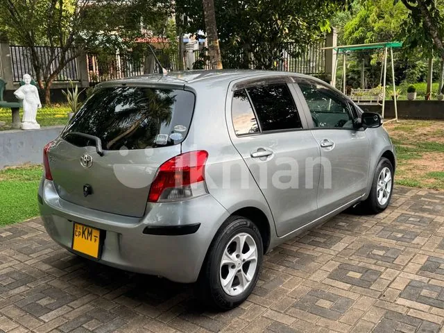 Toyota Vitz 2008 photo 2