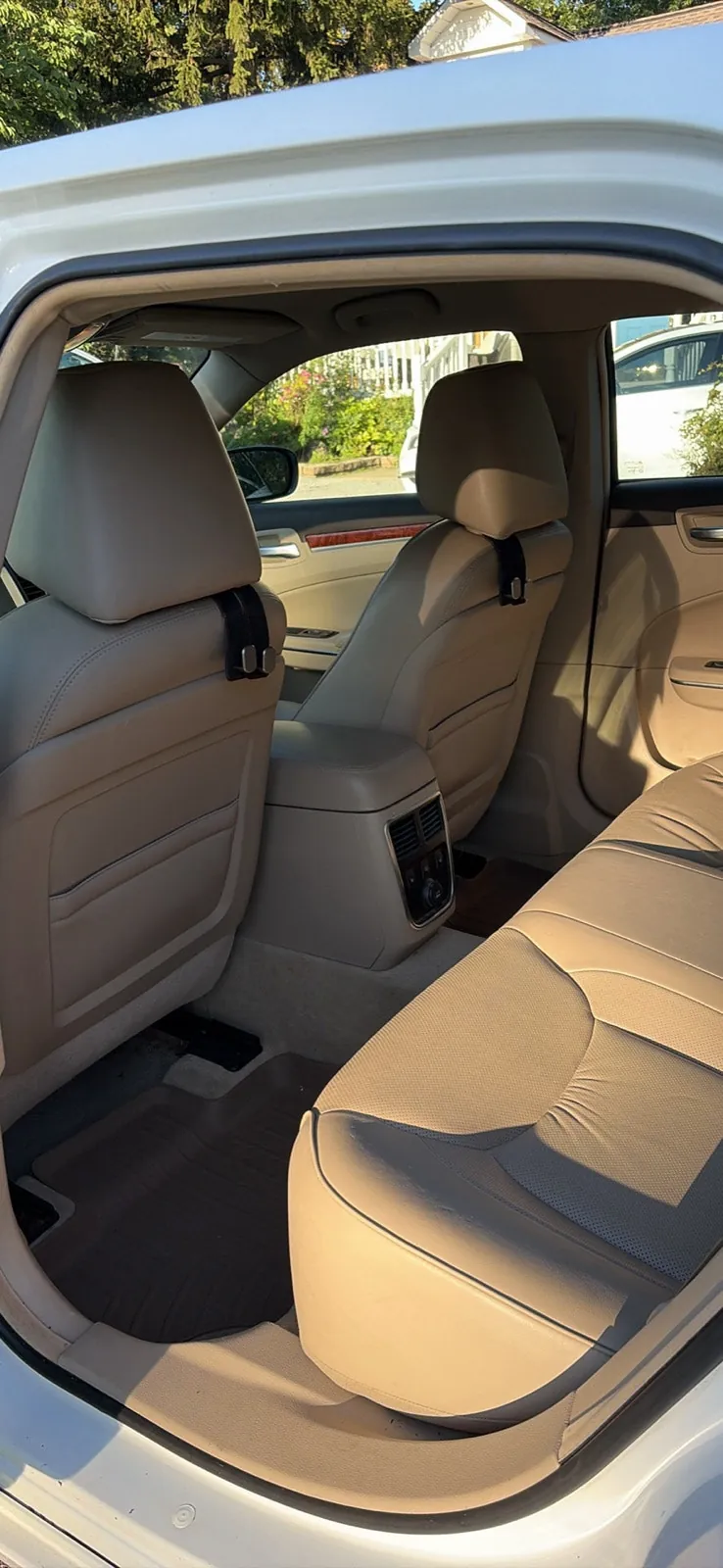 Chrysler 300 2011 photo 4