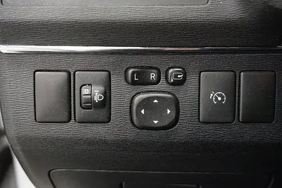 Toyota Avensis 2012 photo 2