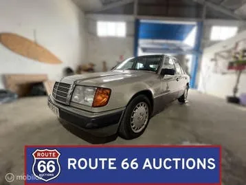 Mercedes-Benz 300E-24