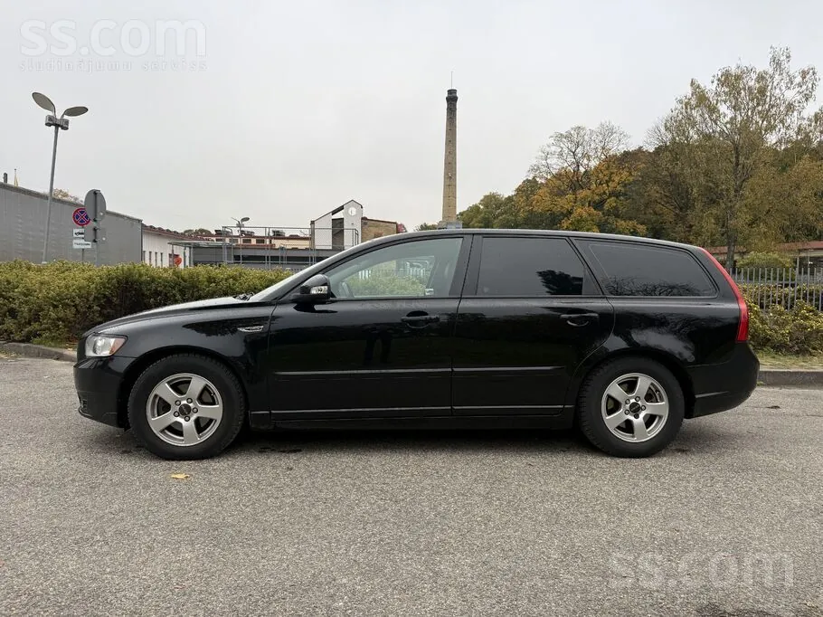 Volvo V50 2012 photo 2
