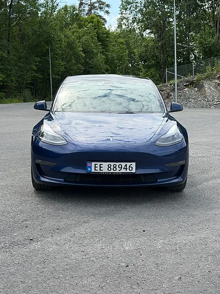 Tesla Model 3 2023 photo 2