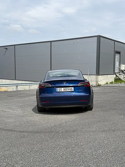 Tesla Model 3 2023 photo 5