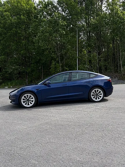 Tesla Model 3 2023 photo 4