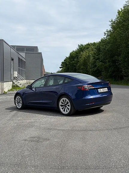 Tesla Model 3 2023 photo 3