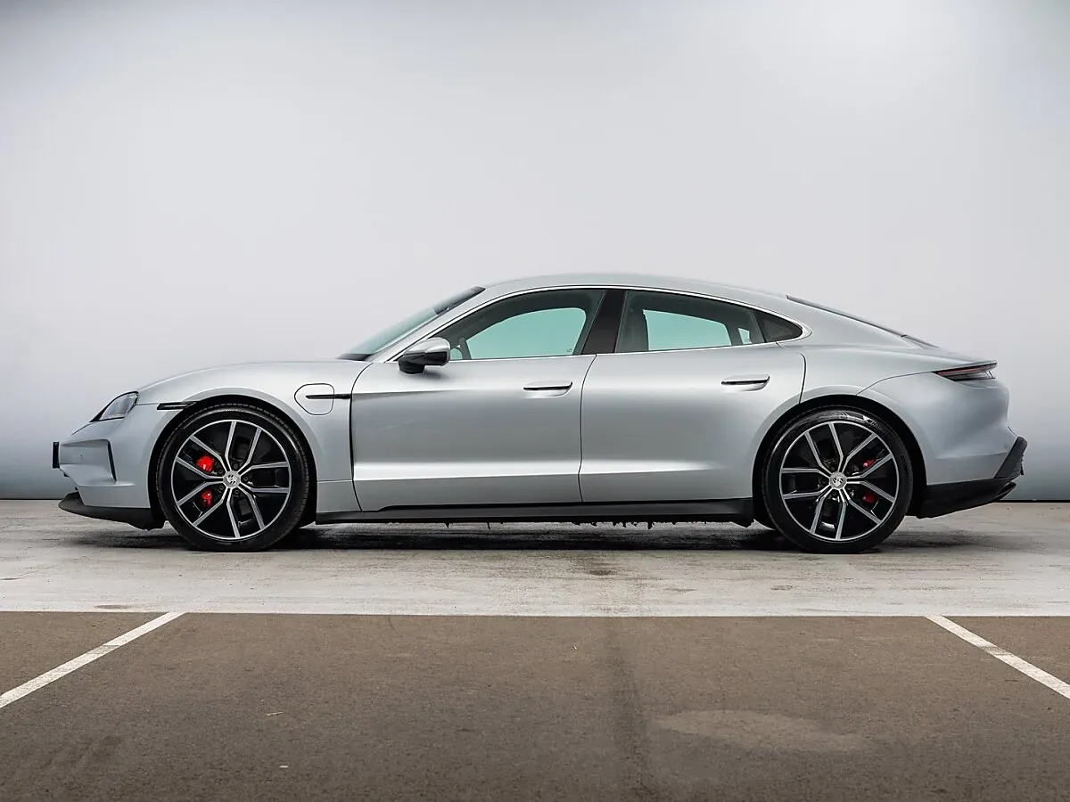 Porsche Taycan 2025 photo 2