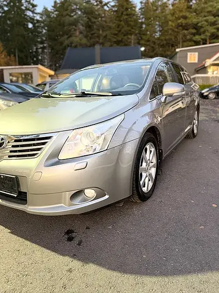 Toyota Avensis 2010 photo 2