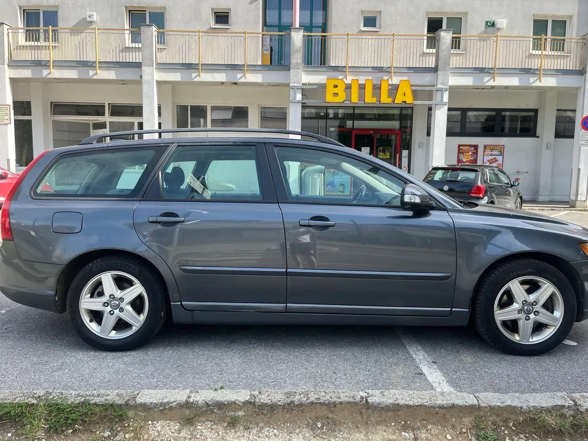Volvo V50 2009 photo 2