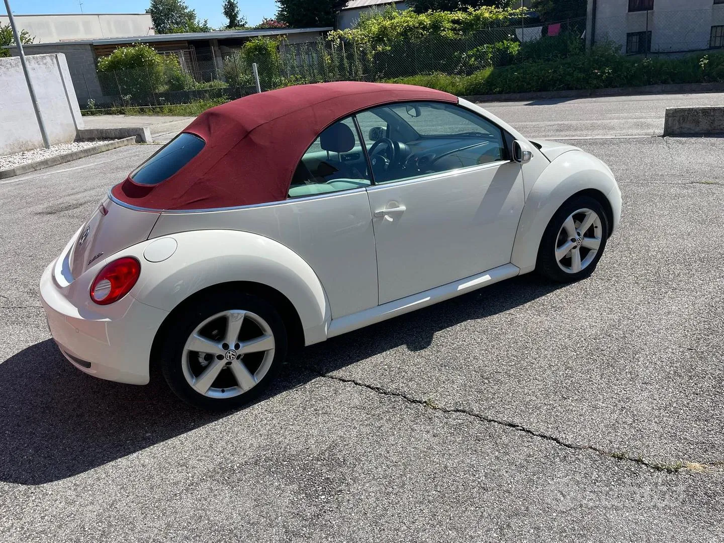 Volkswagen New Beetle 2009 photo 2