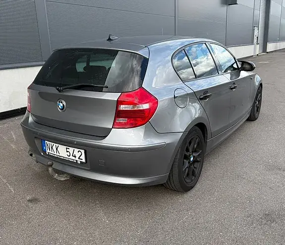 BMW 118D 2009 photo 2