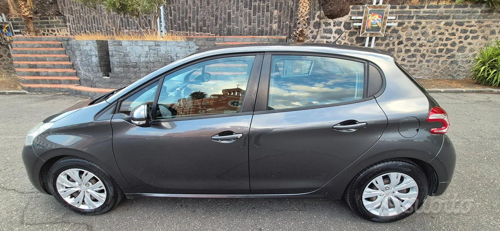 Peugeot 208 2014 photo 3