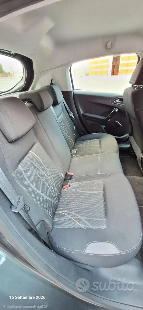 Peugeot 208 2014 photo 5