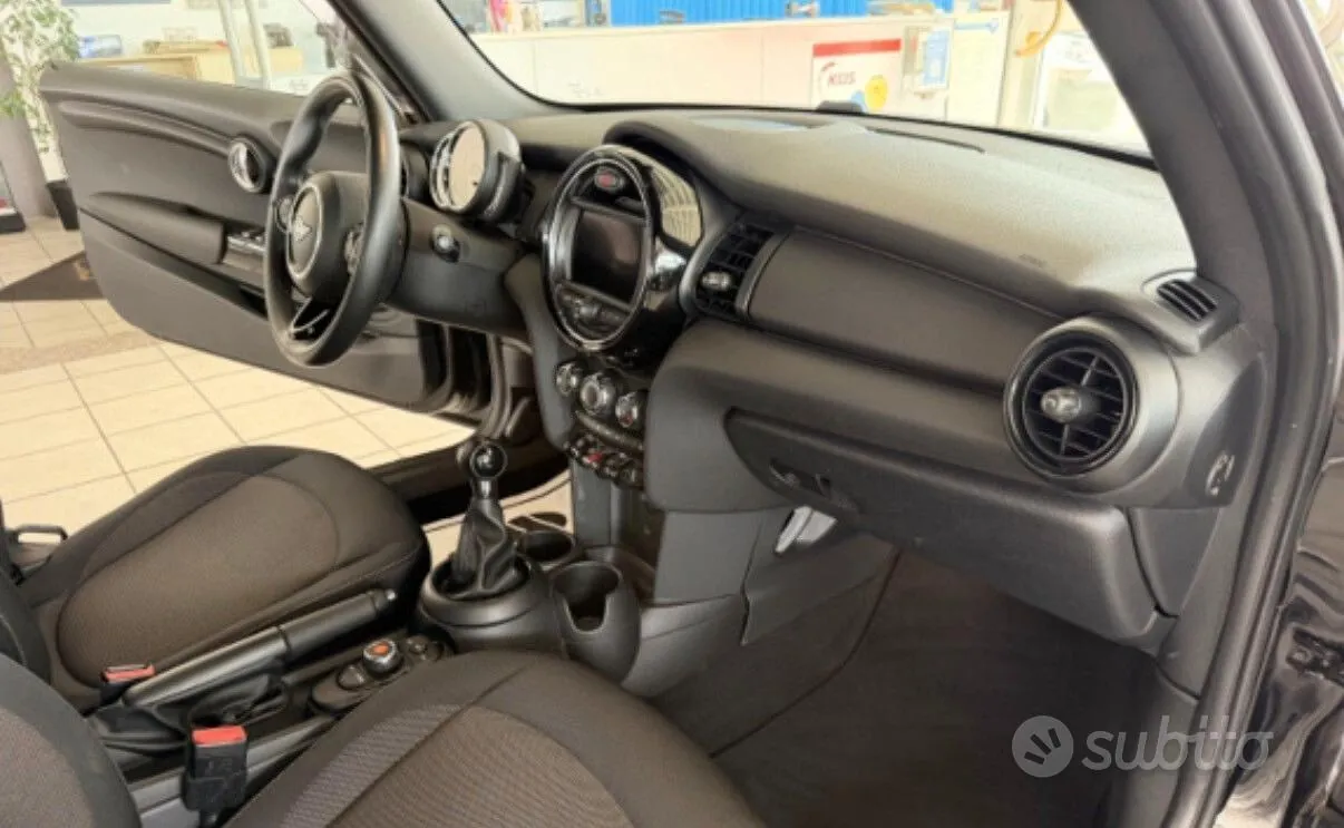 Mini One Cabrio 2019 photo 4