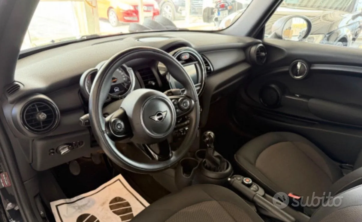 Mini One Cabrio 2019 photo 3