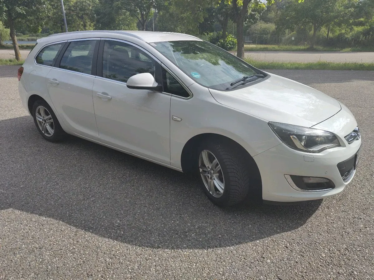 Opel Astra 2015 photo 2