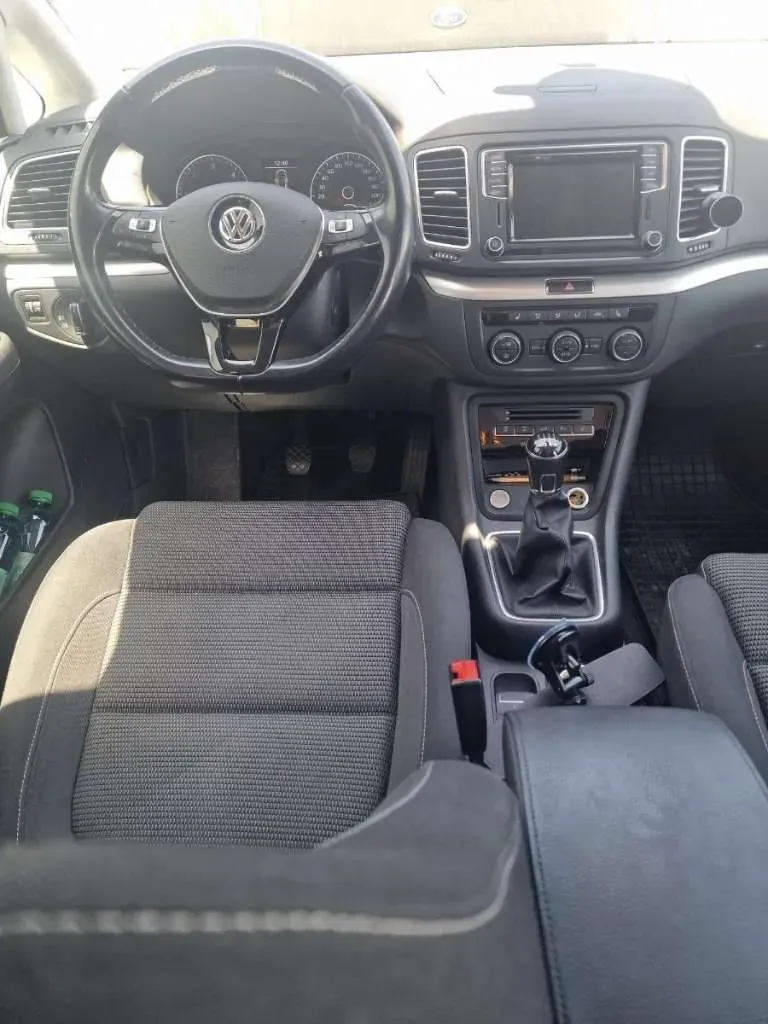 Volkswagen Sharan 2017 photo 2
