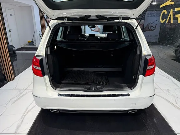 Mercedes-Benz B180 2015 photo 5