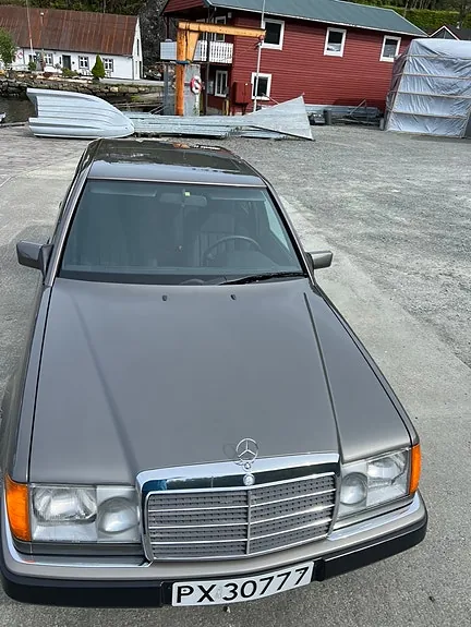 Mercedes-Benz 230 E