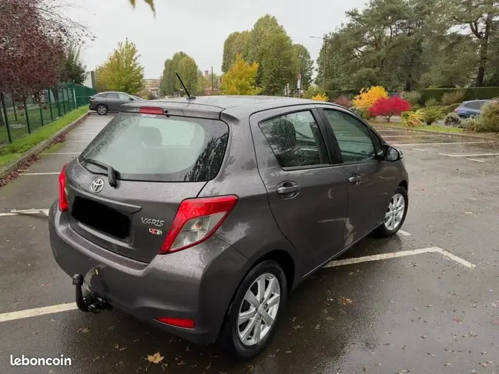 Toyota Yaris 2014 photo 3