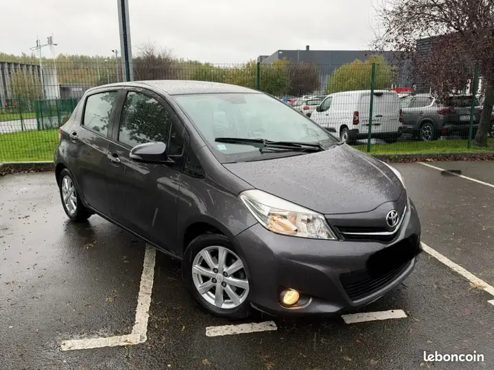 Toyota Yaris 2014 photo 2