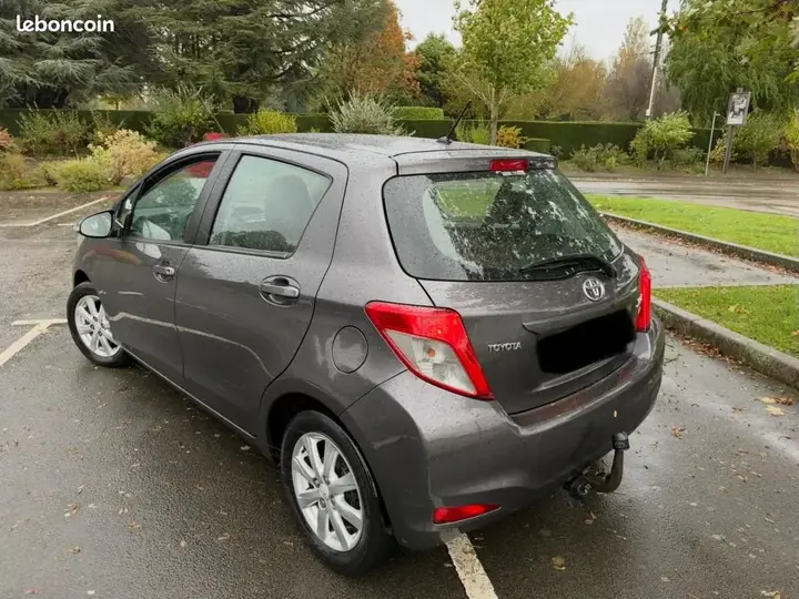 Toyota Yaris 2014 photo 4