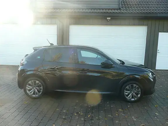 Peugeot 208 2022 photo 2