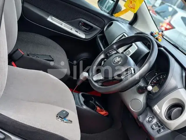 Toyota Vitz 2015 photo 5