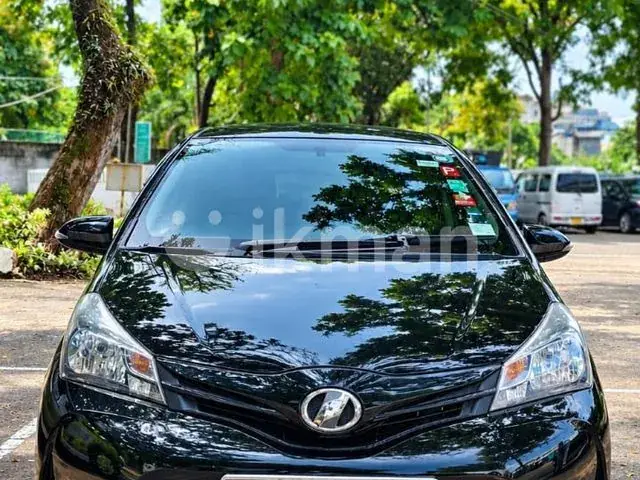 Toyota Vitz 2015 photo 2