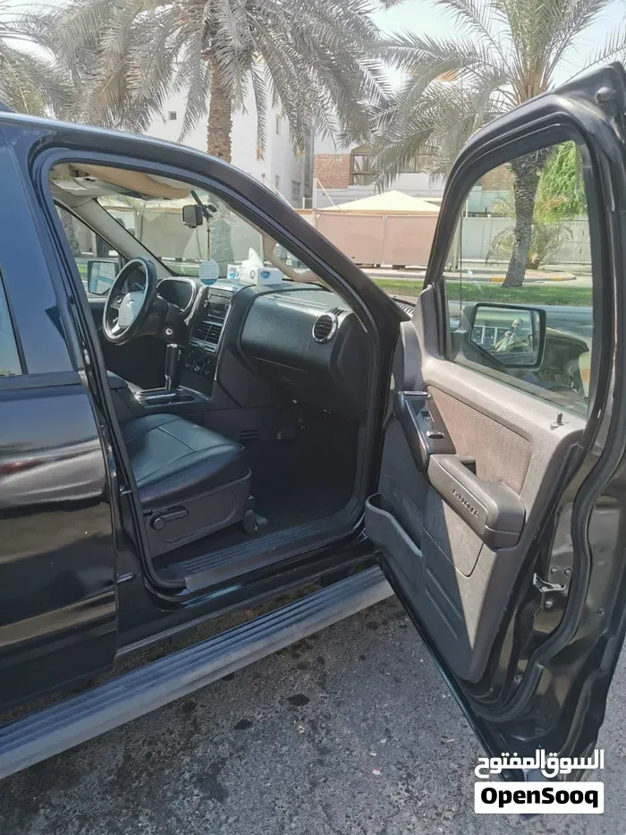 Ford Explorer 2010 photo 2