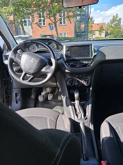 Peugeot 208 2014 photo 3
