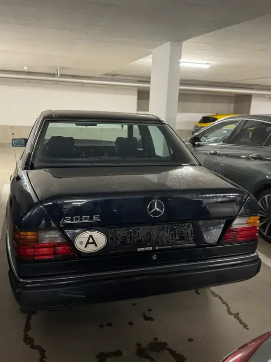 Mercedes-Benz E-Class 1990 photo 2
