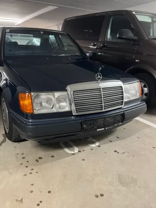 Mercedes-Benz E-Class 1990 photo 3