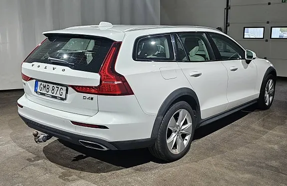 Volvo V60 Cross Country 2019 photo 2
