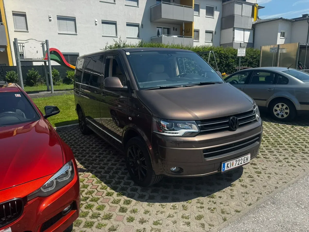 Volkswagen Multivan 2013 photo 2