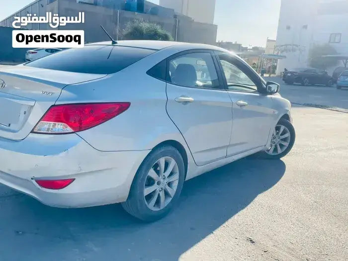 Hyundai Accent 2012 photo 3