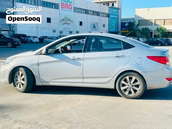 Hyundai Accent 2012 photo 2