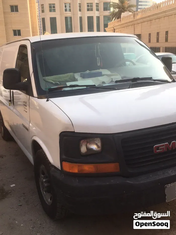 GMC Savana 2003 photo 2