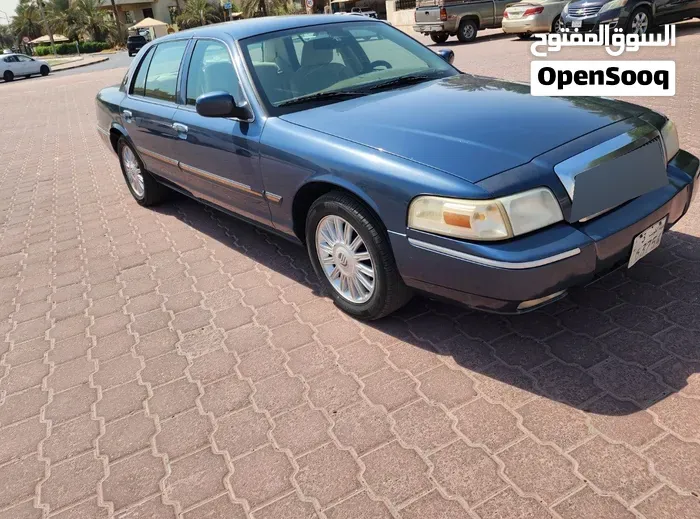 Ford Crown Victoria 2009 photo 2