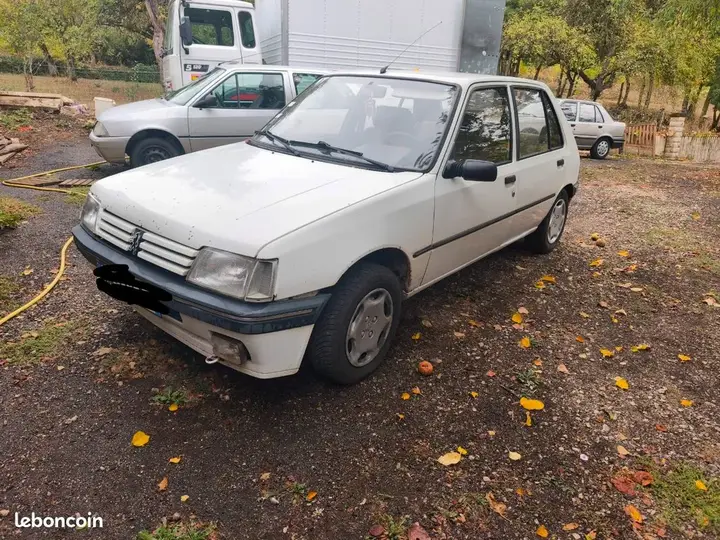 Peugeot 205