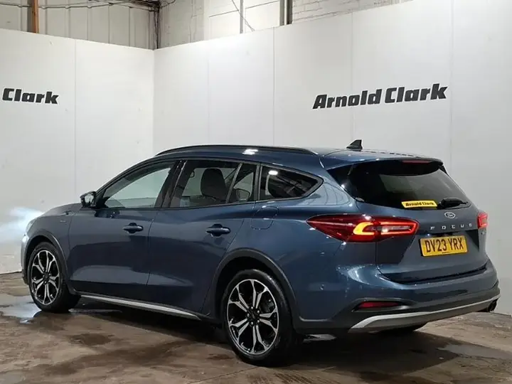 Ford Focus 2023 photo 2