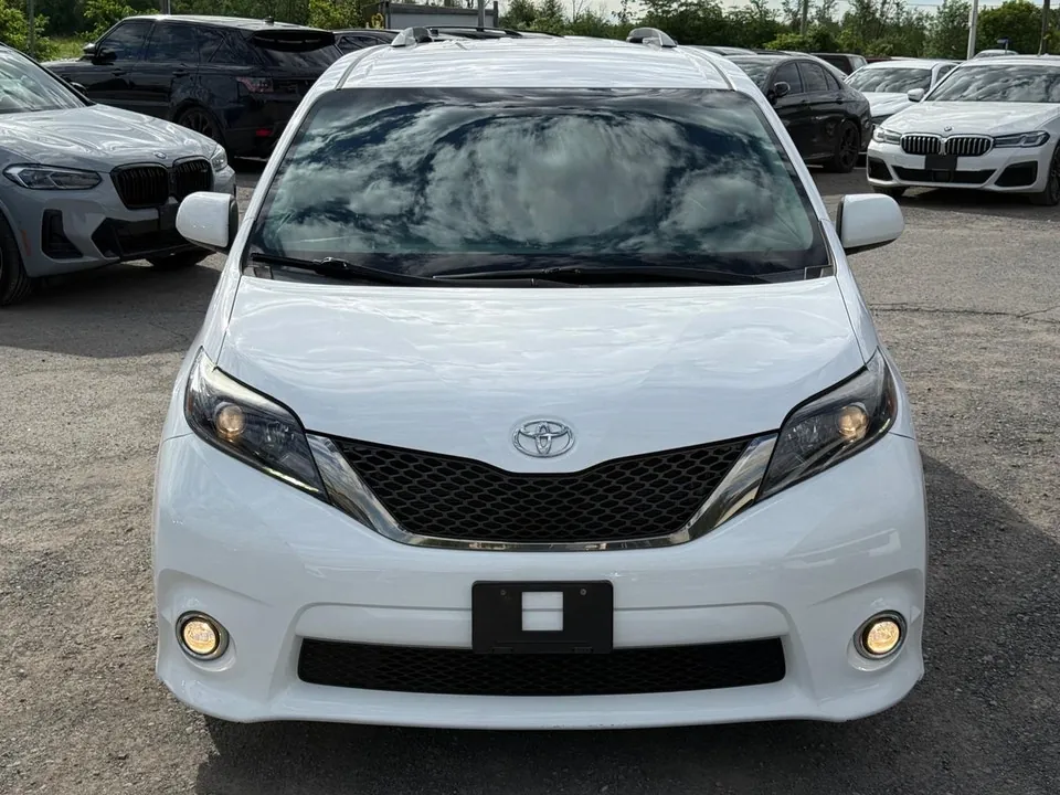 Toyota Sienna 2016 photo 2