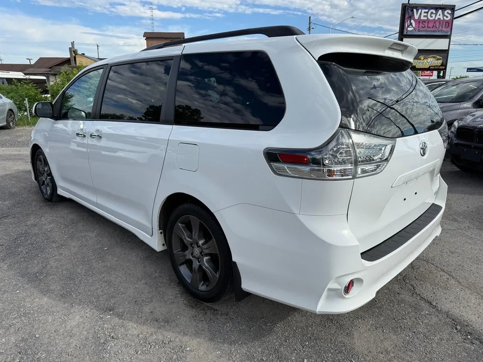 Toyota Sienna 2016 photo 4
