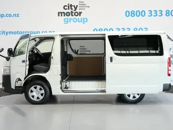 Toyota Hiace 2021 photo 4
