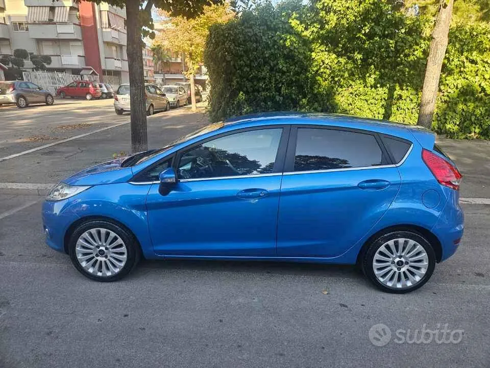 Ford Fiesta 2010 photo 4