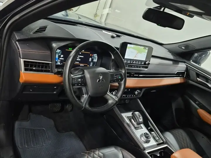 Mitsubishi Outlander 2024 photo 2