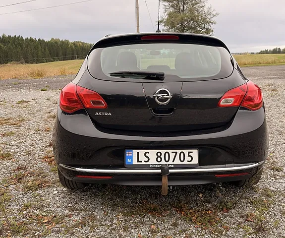Opel Astra 2013 photo 5