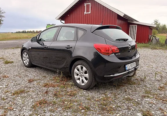 Opel Astra 2013 photo 3