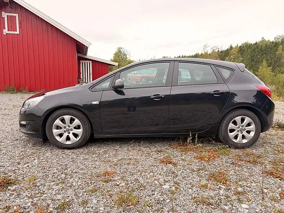 Opel Astra 2013 photo 4