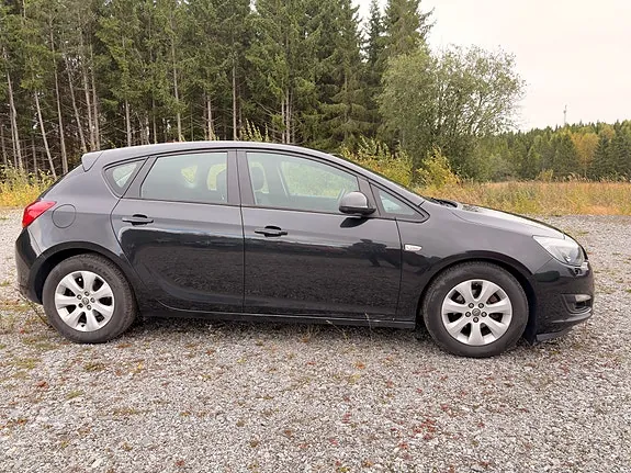 Opel Astra 2013 photo 2